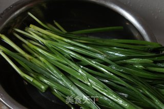 韭菜烘鸡蛋的做法步骤：2