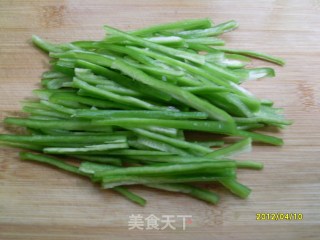 香嫩辣椒鸡肉卷的做法步骤：1