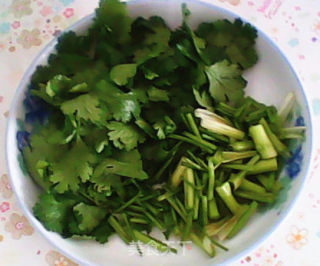 家常鲜汤——香菜猪肝汤的做法步骤：2