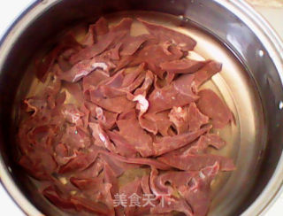 家常鲜汤——香菜猪肝汤的做法步骤：4