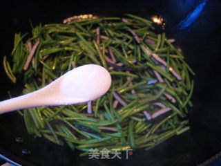 芦蒿炒臭干的做法步骤：6