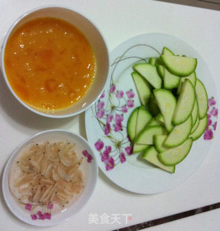 虾皮西葫芦鸡蛋的做法步骤：2