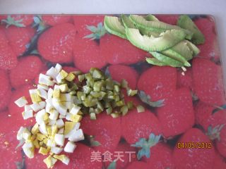 三明治的做法步骤：1