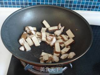 西芹豆干炒肉片的做法步骤：6