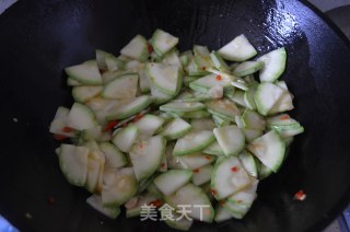 椒香西葫芦的做法步骤：5