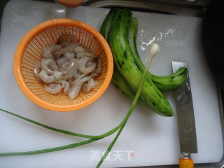 黄瓜炒虾仁的做法步骤：1