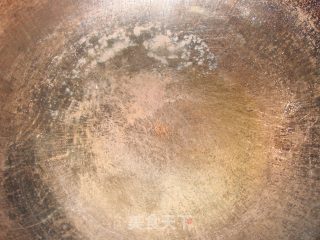色彩分明---酱瓜炒蛋的做法步骤：2