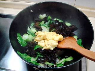 木耳鸡蛋炒油菜的做法步骤：6