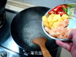 菠萝炒虾球的做法步骤：7