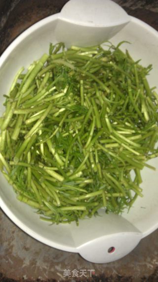 清炒芦蒿的做法步骤：2