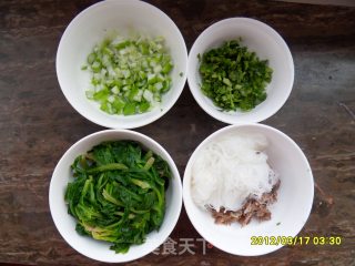 菠菜羊肉粉丝汤的做法步骤：1