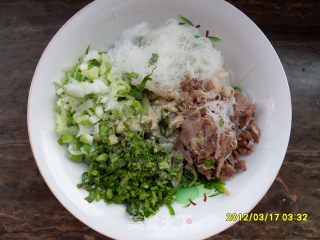 菠菜羊肉粉丝汤的做法步骤：2