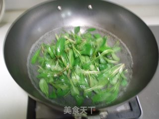 煎蛋卷马兰头的做法步骤：2