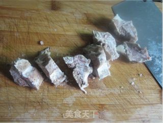 咸猪骨滚芥菜汤的做法步骤：2