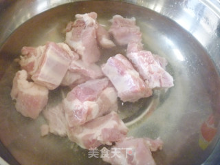 【食疗养生话汤煲】自制养生参芪汤---参芪猴头菇排骨汤的做法步骤：3