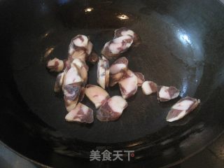 芹菜香干香肠的做法步骤：2