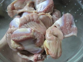 盐焗鸡胗的做法步骤：1