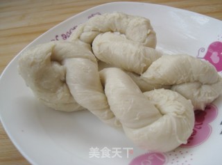 青红椒炒面筋的做法步骤：1