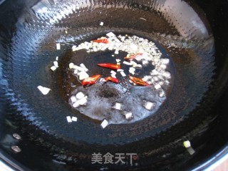 青红椒炒面筋的做法步骤：7
