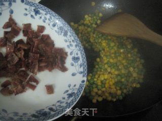玉米青豆炒培根的做法步骤：4