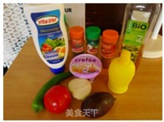 墨西哥风味小吃—牛油果泥+玉米薄脆片Tortilla的做法步骤：1