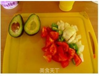 墨西哥风味小吃—牛油果泥+玉米薄脆片Tortilla的做法步骤：2