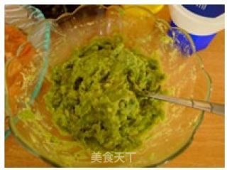 墨西哥风味小吃—牛油果泥+玉米薄脆片Tortilla的做法步骤：3