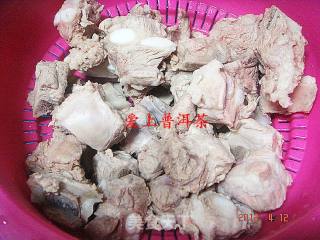 海带烧排骨的做法步骤：1
