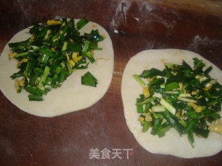 韭菜鸡蛋馅饼的做法步骤：5