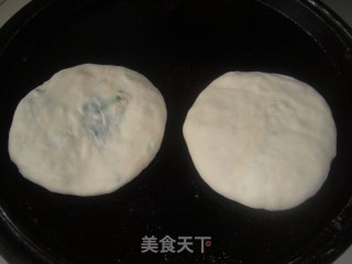 韭菜鸡蛋馅饼的做法步骤：7
