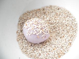 紫薯小麻团的做法步骤：8