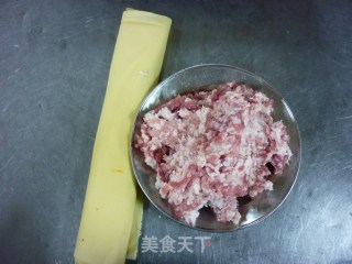 千张卷肉的做法步骤：1