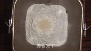 全程面包机做面包的做法步骤：2