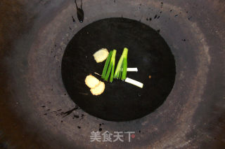 木耳青椒炒鱿鱼的做法步骤：5