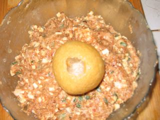 红烧油面筋塞肉的做法步骤：2