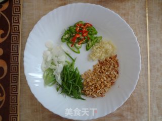 凉拌鸡腿的做法步骤：2