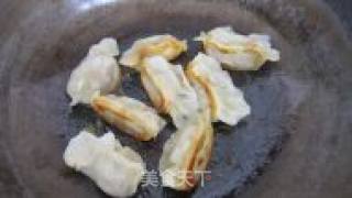 煎水饺的做法步骤：7