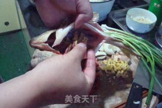 重庆葱烧鲫鱼的做法步骤：2