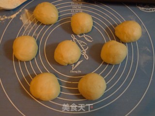 双麻豆沙饼----香喷喷的味道难以忘怀的做法步骤：1