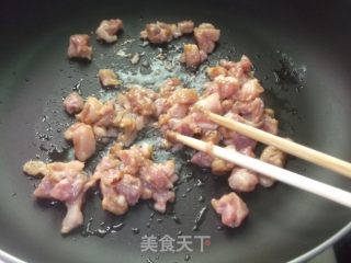 肉粒炒豆角豌豆的做法步骤：2