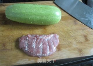西葫芦炒肉片的做法步骤：1
