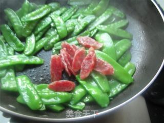 荷兰豆炒腊肠的做法步骤：5