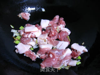 辣白菜炒五花肉的做法步骤：4