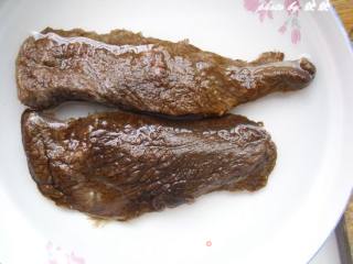 熏牛肉炒萝卜丝的做法步骤：1