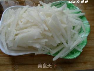 熏牛肉炒萝卜丝的做法步骤：2