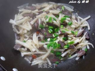 熏牛肉炒萝卜丝的做法步骤：8