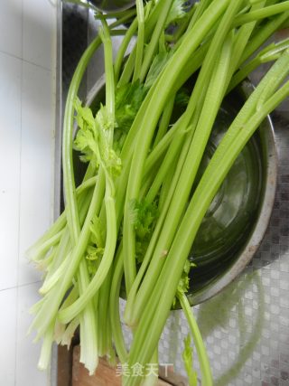猪肉芹菜馄炖的做法步骤：3