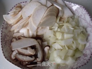 杏鲍菇洋葱干煸肉片的做法步骤：1