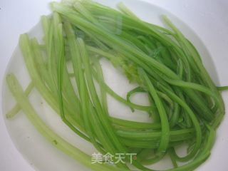 猪肉芹菜水饺的做法步骤：2