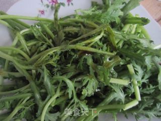 蚝油茼蒿的做法步骤：3